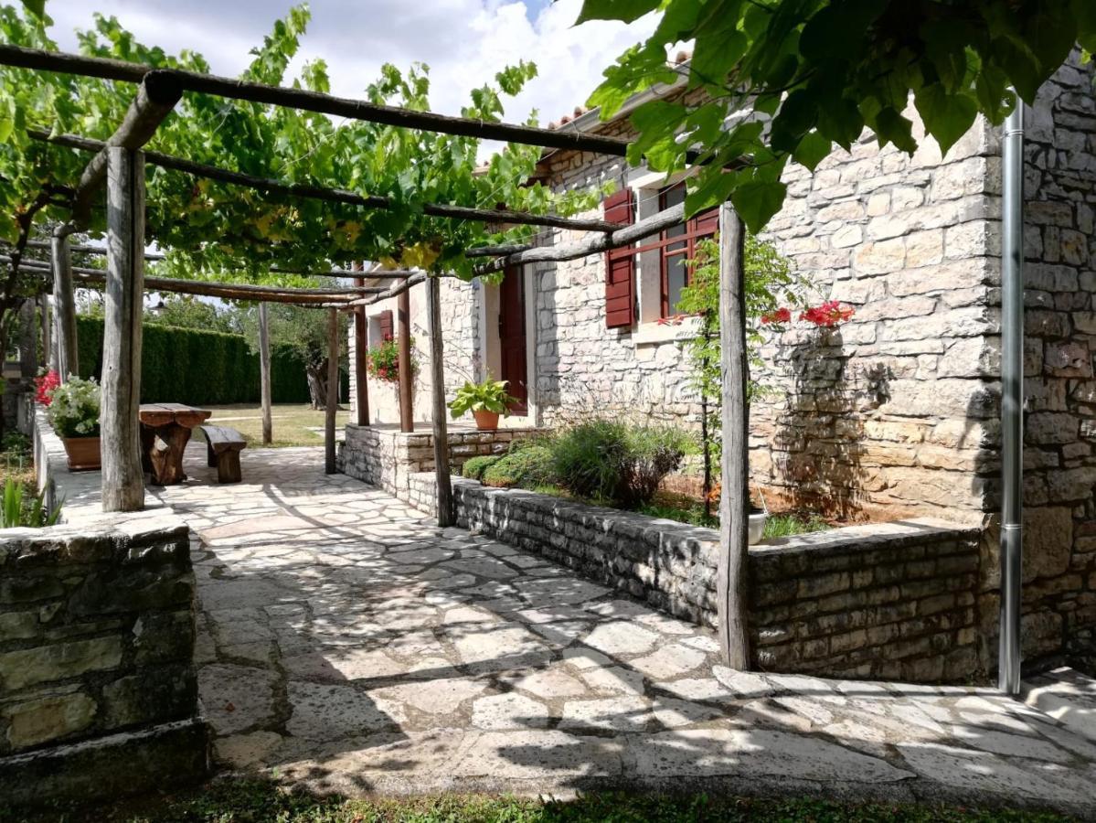 Holiday Home Maria Pazin Buitenkant foto