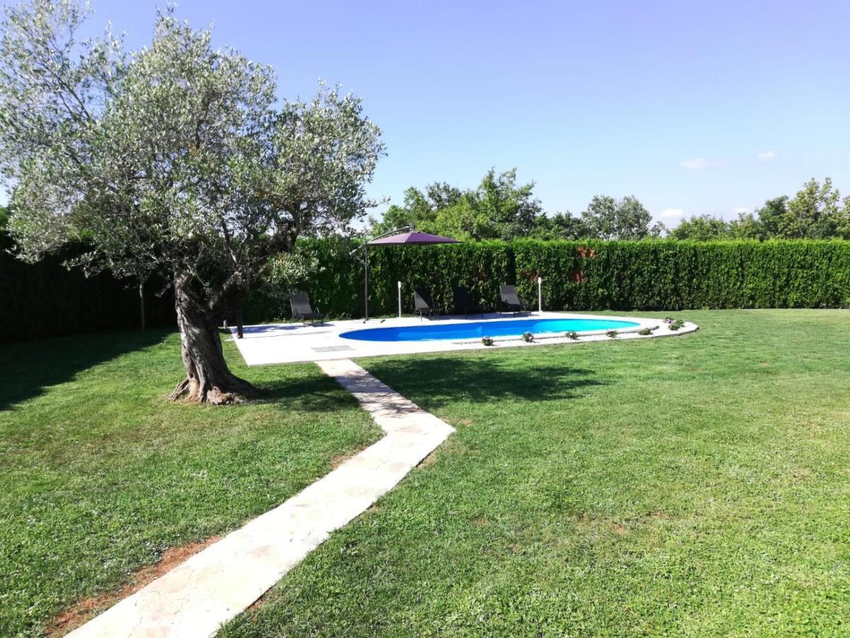 Holiday Home Maria Pazin Buitenkant foto