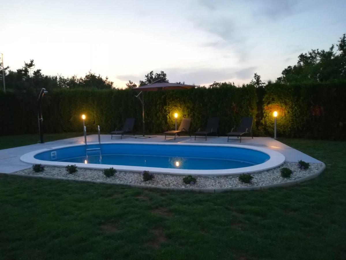 Holiday Home Maria Pazin Buitenkant foto