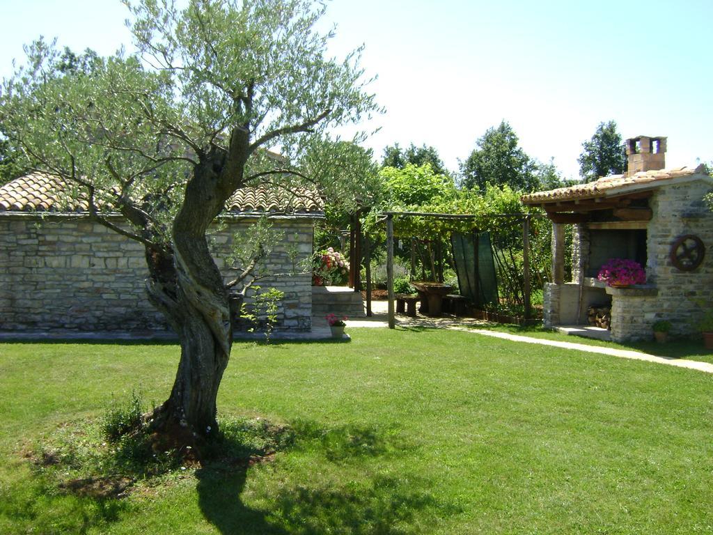 Holiday Home Maria Pazin Buitenkant foto